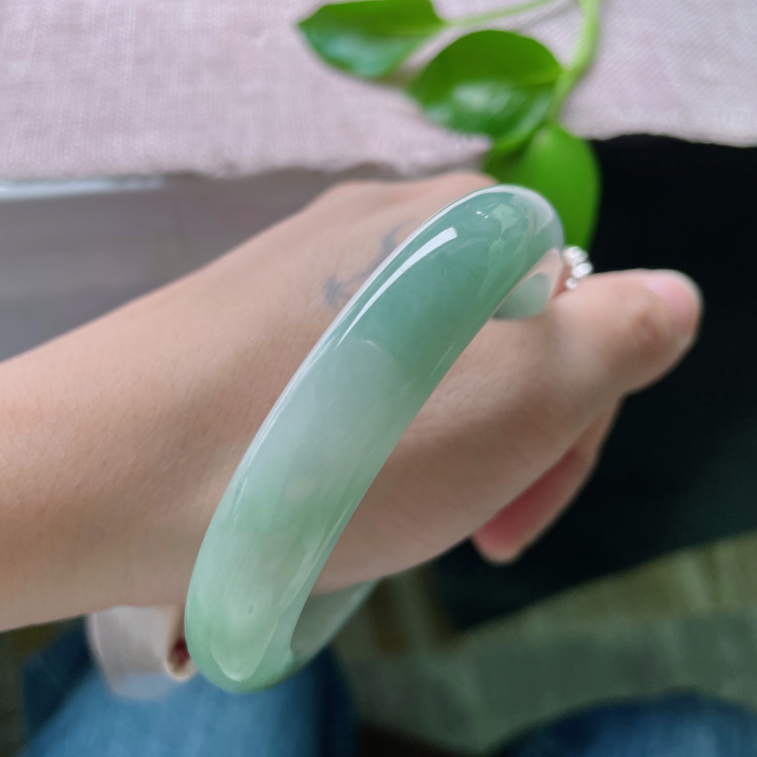 58./12.4/8.9，绿底正圈，水润细腻，种老，宁静致远，一点皮纹，ss47928a