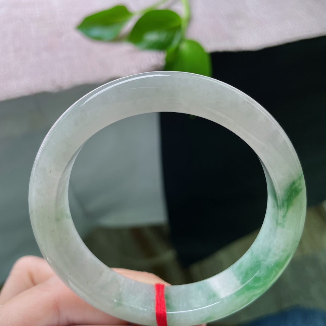 56.6/13.1/8.6，飘绿正圈，水头好，种老，翠色鲜活，充满活力和希望，洒金，ss50182a