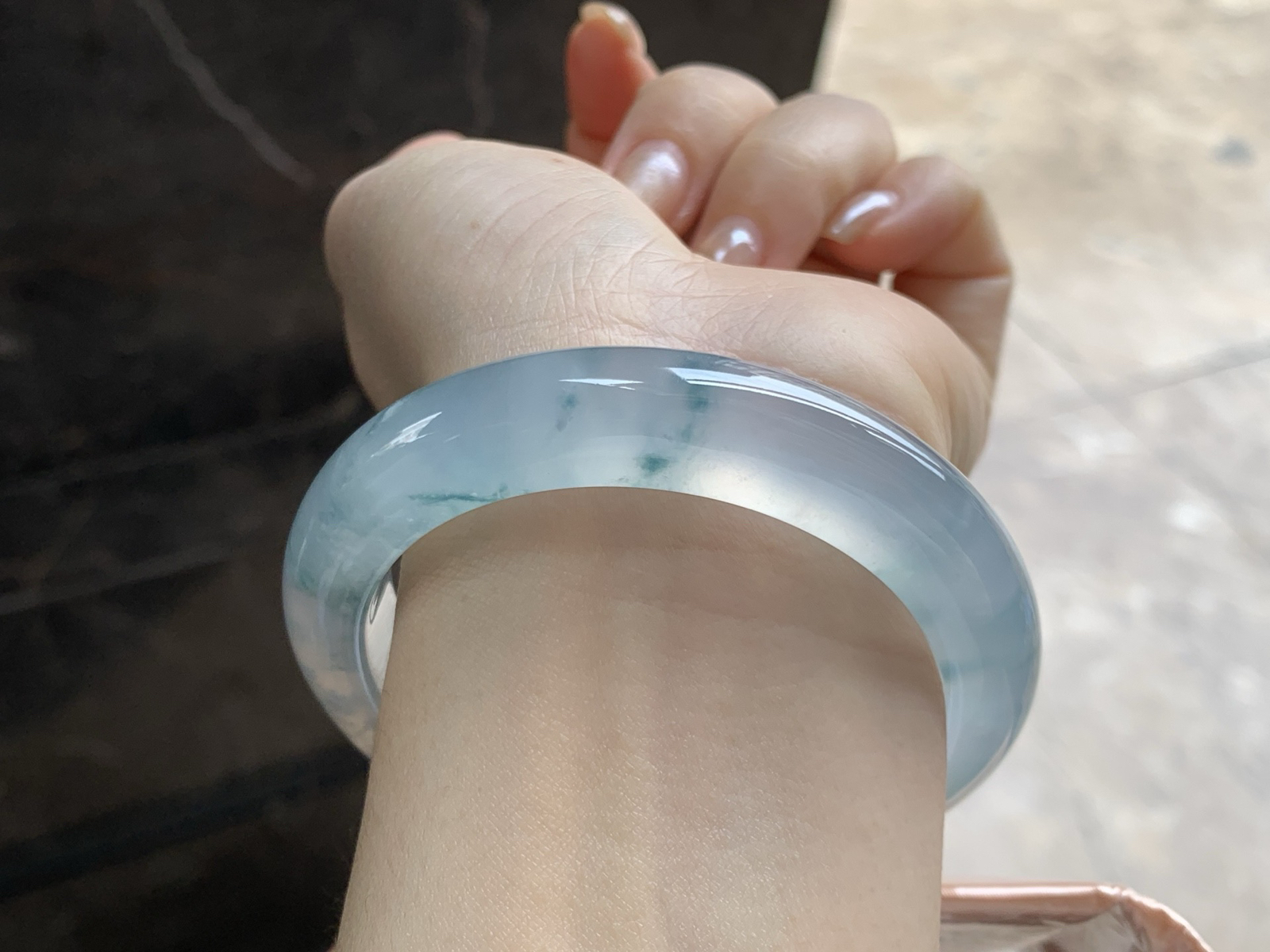 56-11.7-9.6

冰种飘花手镯^_^冰味十足～飘花点缀