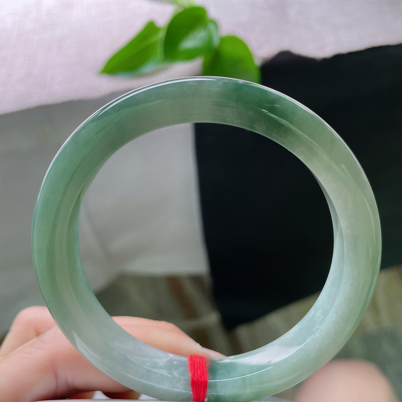 59.6/10.1/9油青正圈，窄条，水润细腻，沉稳贵气。