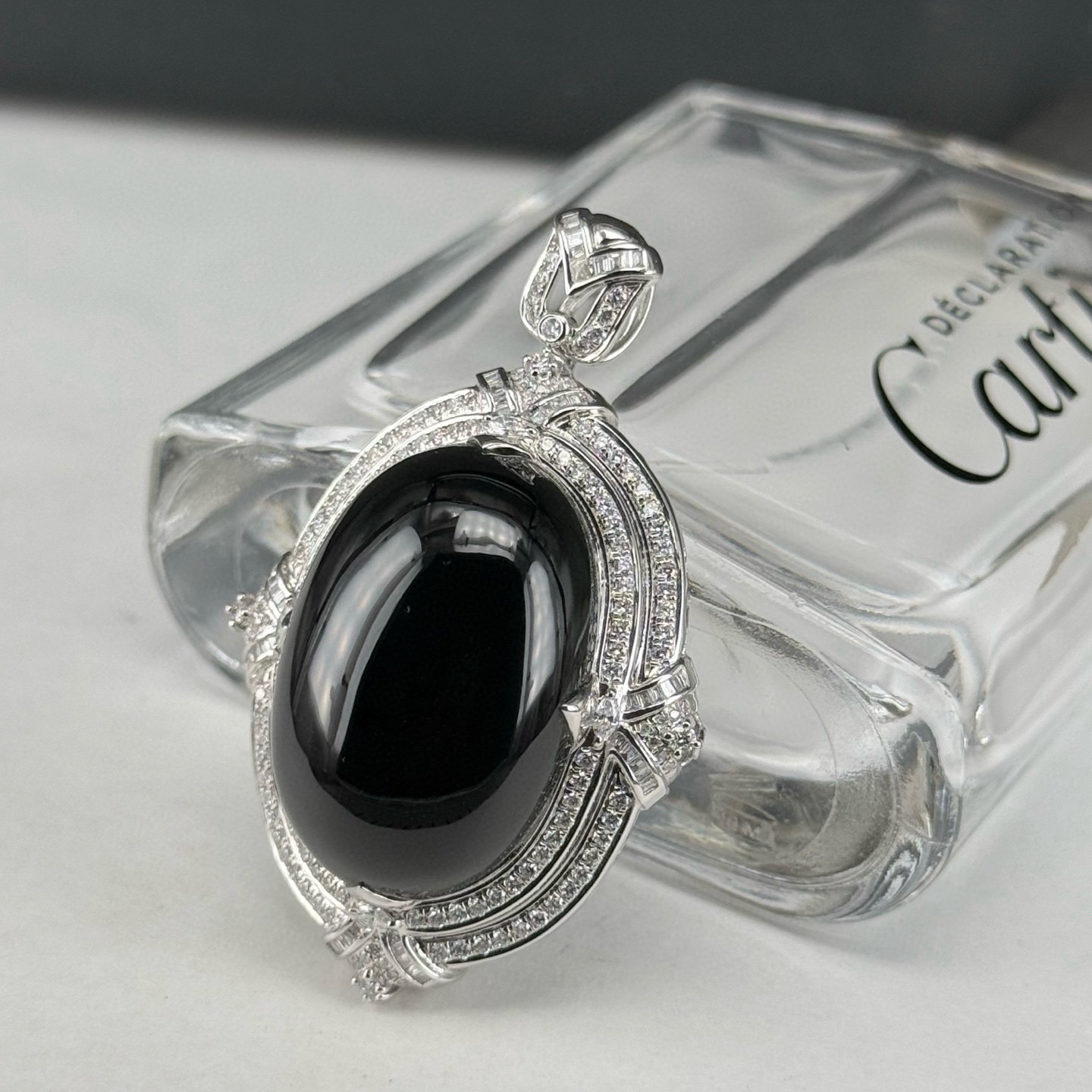 精品豪镶墨翠蛋面吊坠 种好色正 黑度极好 打灯通透 油性十足 尺寸27.5