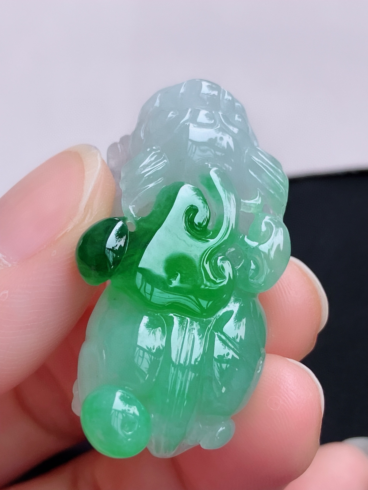 翠绿貔貅，晶莹剔透，色美清爽，尺寸38.6/18/11.8.