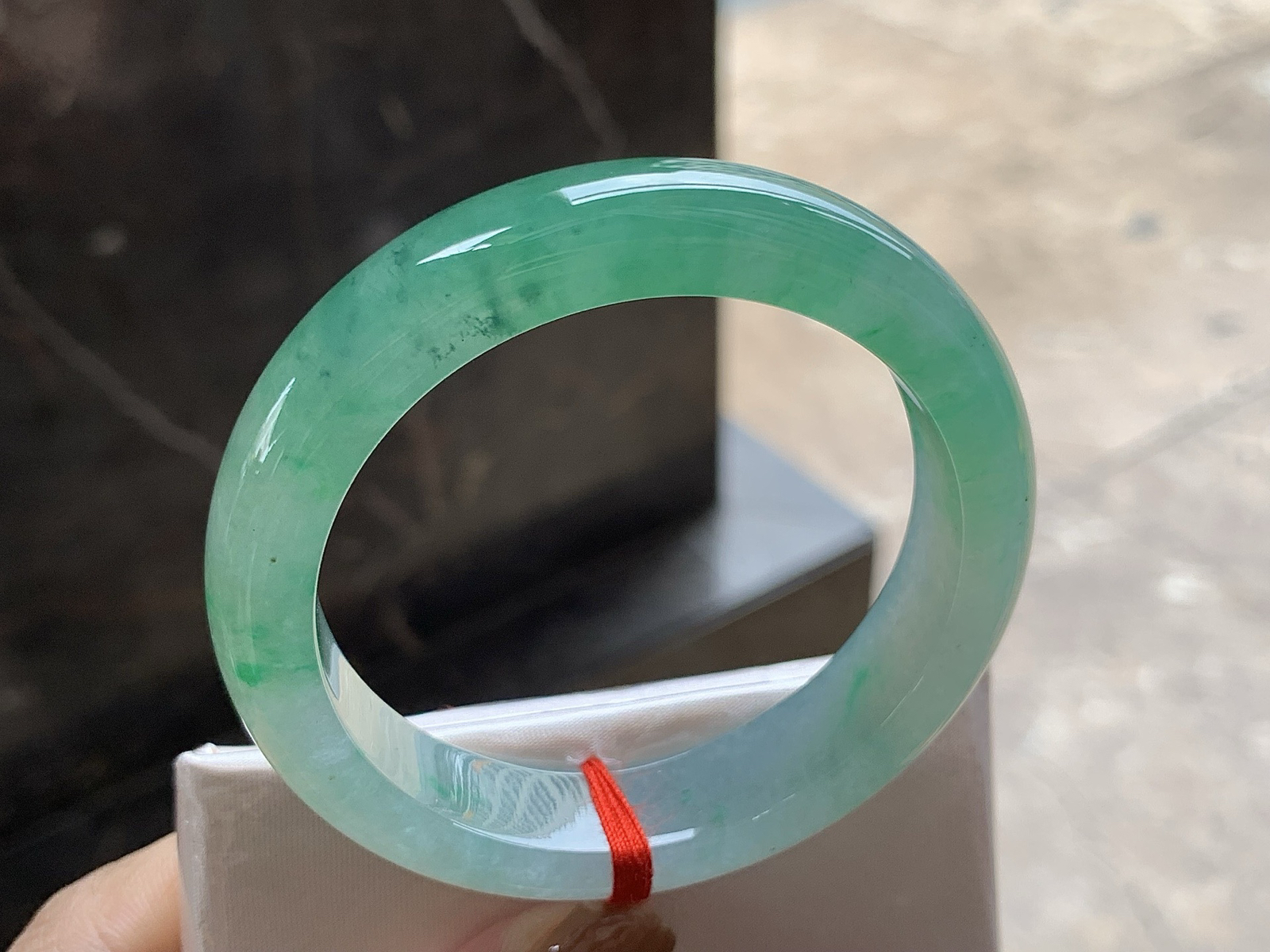 52.5-12.7-8.3

带色手镯^_^正圈52 53  种好水润～ 颜色鲜艳