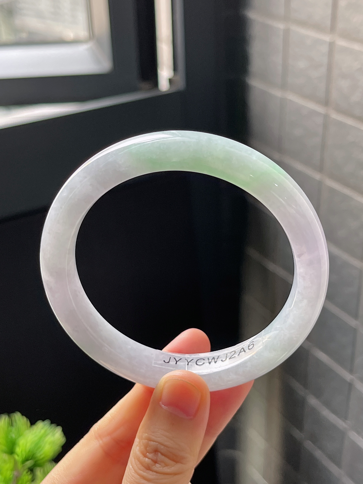 正圈59圈口，翡翠糯化种飘绿手镯