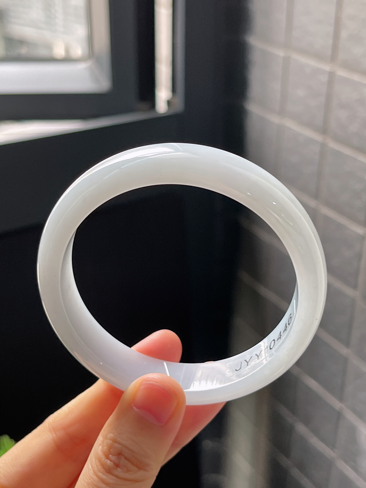 正圈58.3圈口，翡翠冰糯种白色手镯