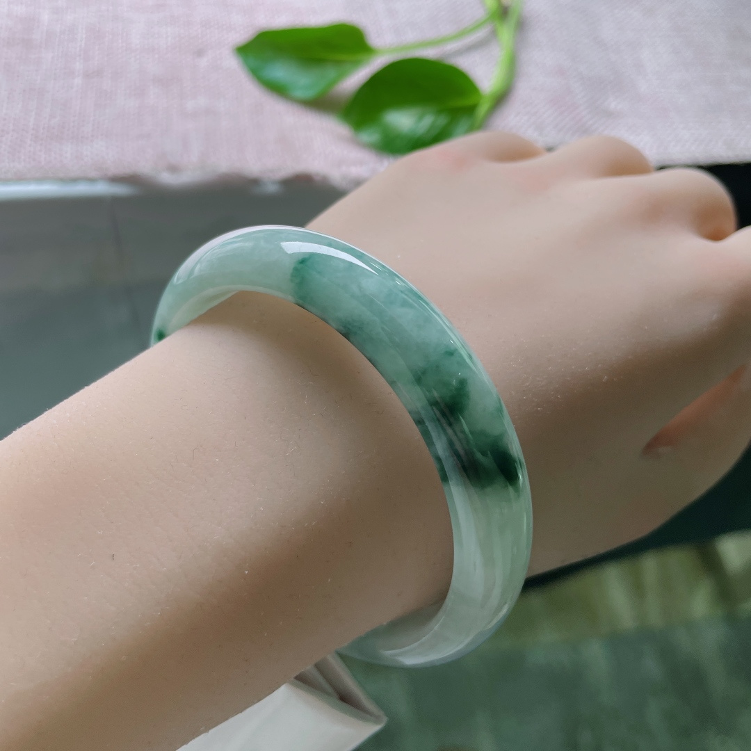 57/12.3/7.8，飘花正圈，色根作笔，游走数缕云烟。料子细腻，ss49389a