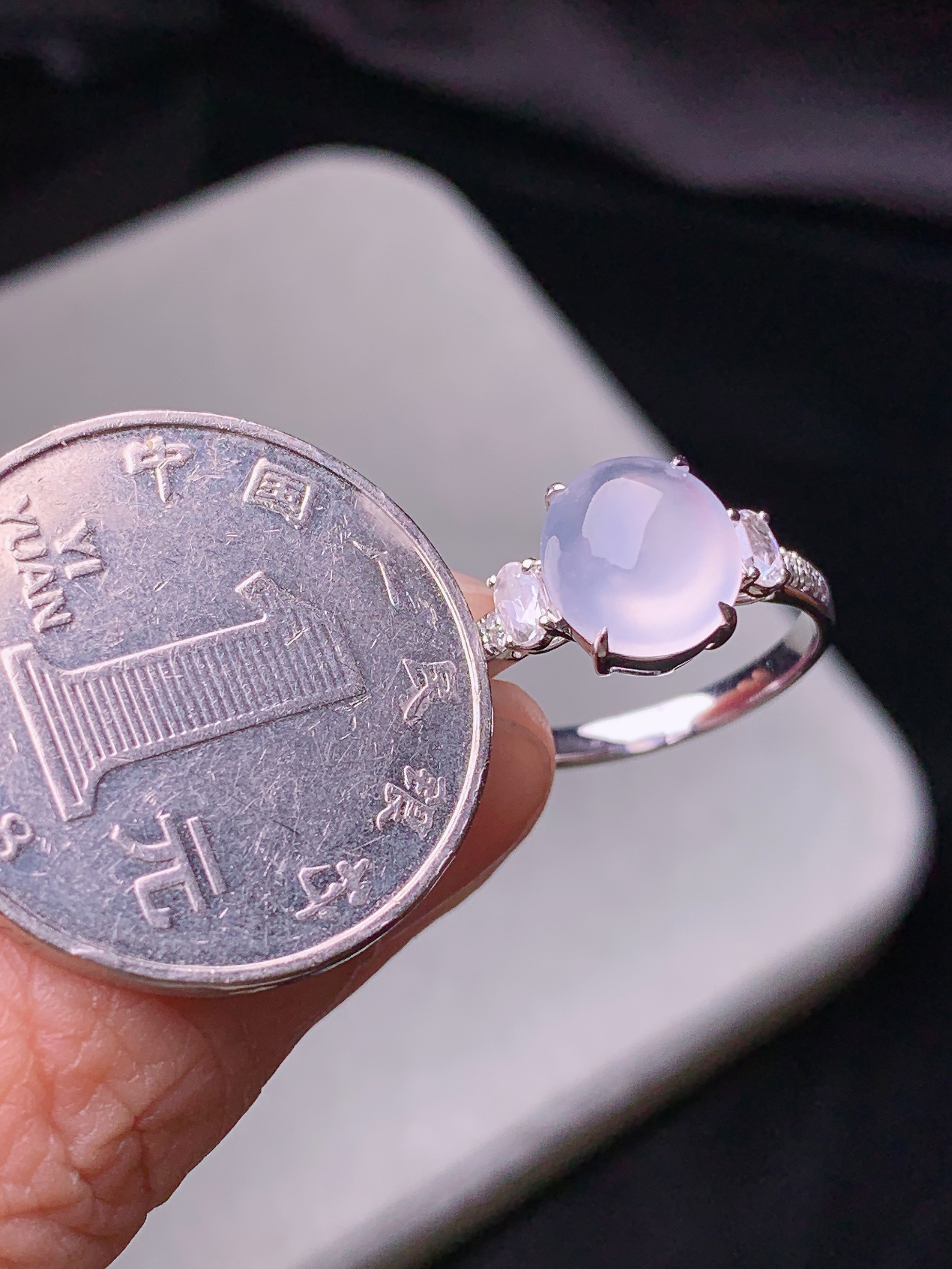 18k金钻镶嵌冰种蛋面戒指 玉质细腻 色泽艳丽清新 水润亮眼 圈口14 整体尺寸9*8*4.2g2