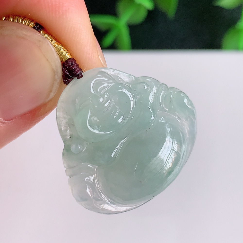 冰润佛公挂件 玉质细腻  精雕弥勒佛，笑佛福耳垂肩，面相喜庆，开怀大笑，憨态可掬。惟妙惟肖，寓意福禄双全，吉祥美满，笑口常开 W357.31  尺寸：23-24-5.8mm