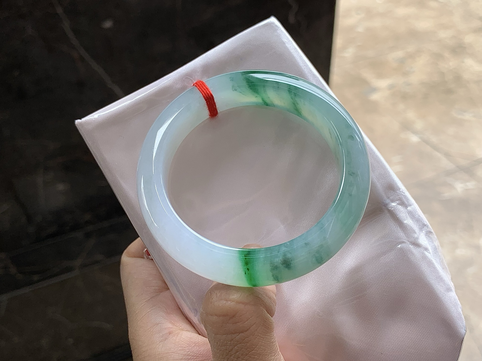 53-12-9.3

带色手镯^_^ 细腻清爽的底子～ 颜色鲜艳