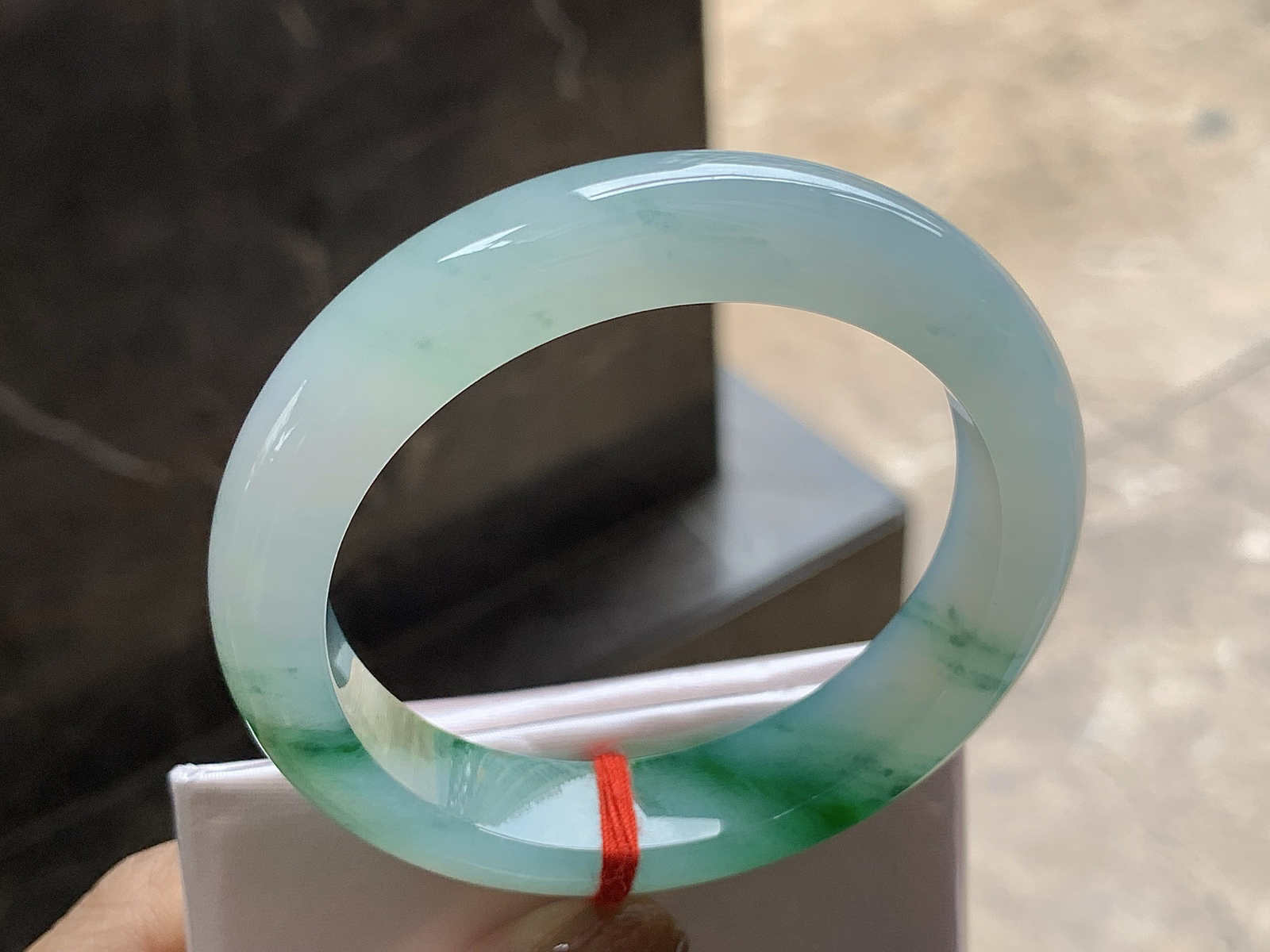 54.5-12.4-8.8

飘花手镯^_^ 种好水润～ 花色鲜艳