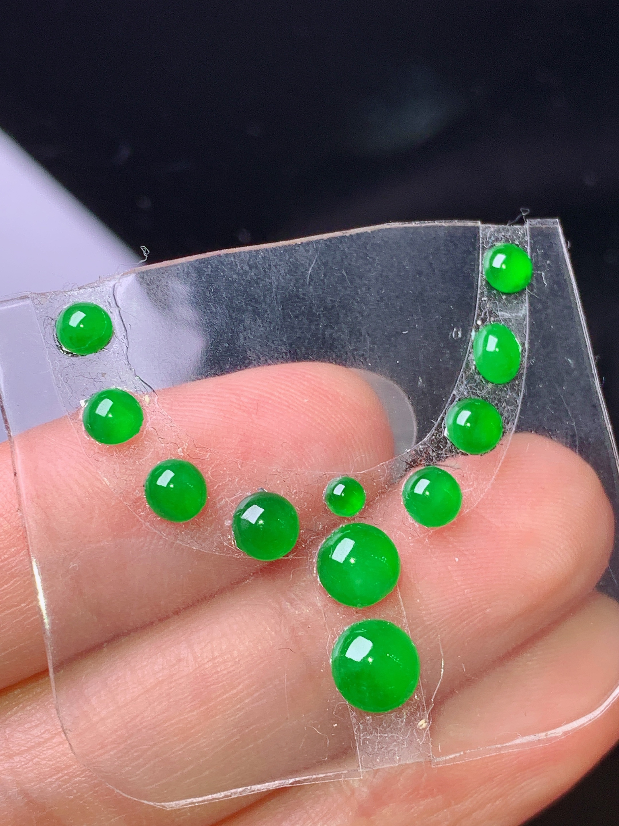 镶嵌款 满绿蛋面一手 玉质细腻 色泽艳丽清新 水润亮眼 整体尺寸5.5*2.5j3