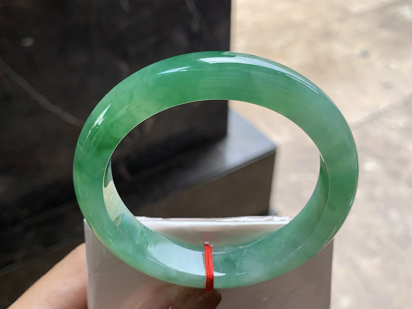 56.5-12.7-8.7
                              
带色手镯^_^ 颜色鲜艳 细腻