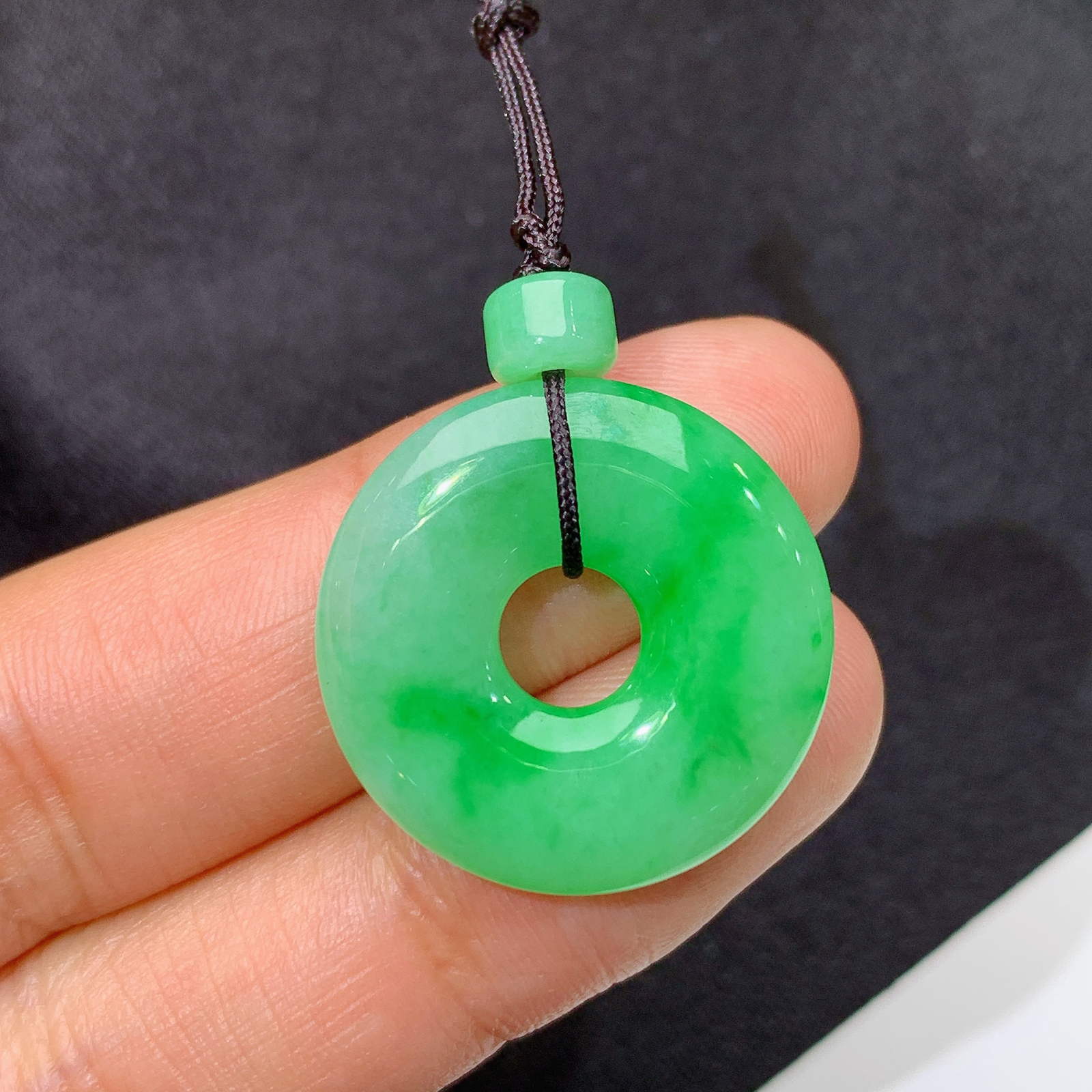 飘绿甜甜圈，镶嵌佳品，冰润色阳，玉质细腻，种水足，Xm 尺寸22.6*3.9