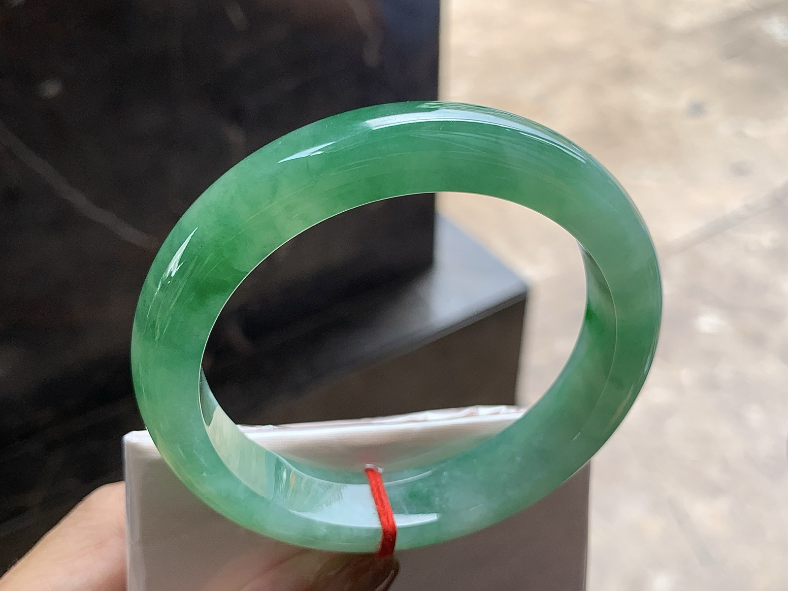 56.5-12.7-8.7
                              
带色手镯^_^ 颜色鲜艳 细腻