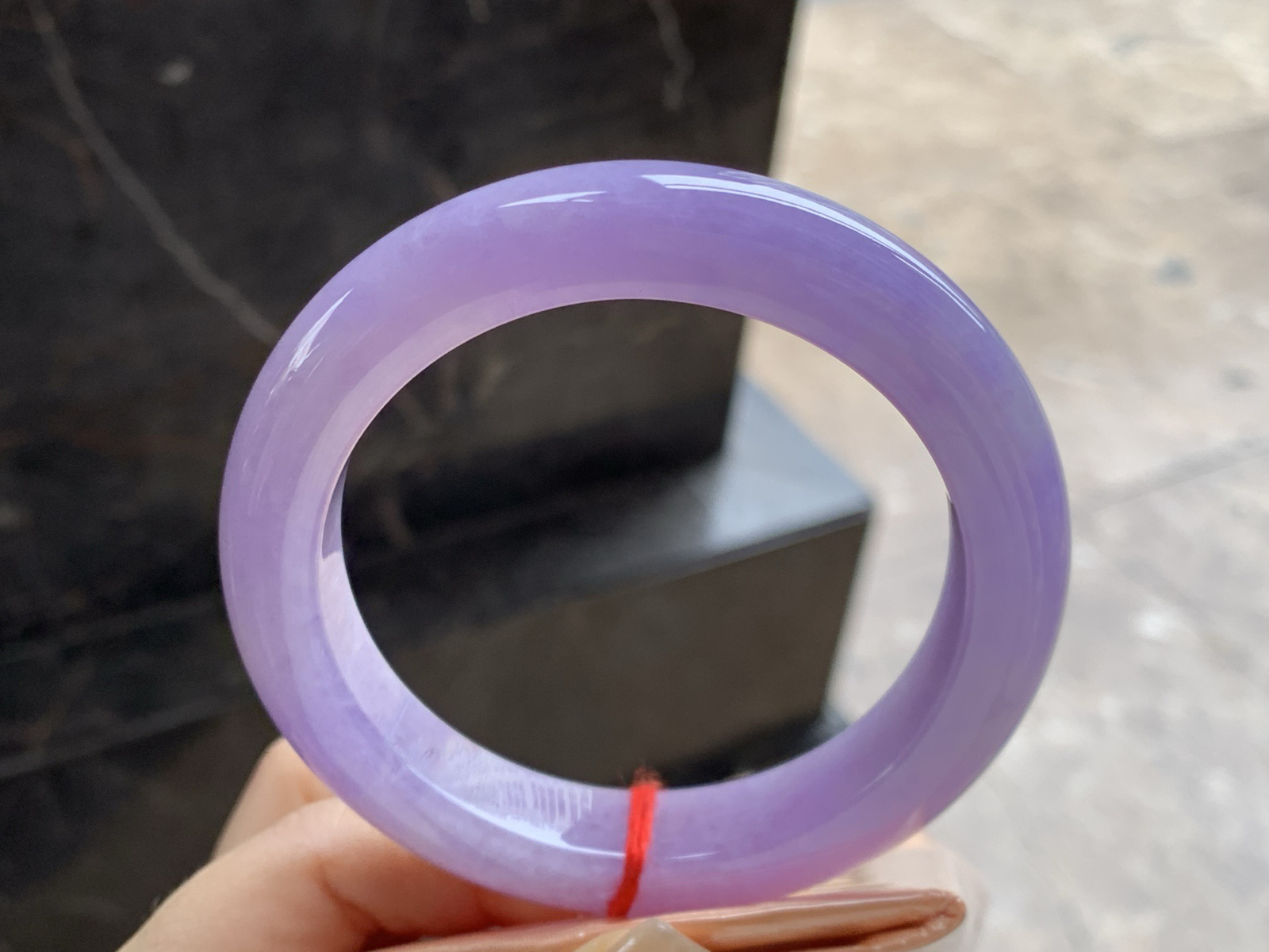 61-12.4-12.5

紫罗兰大圈口手镯^_^底子细腻 颜色浓郁漂亮