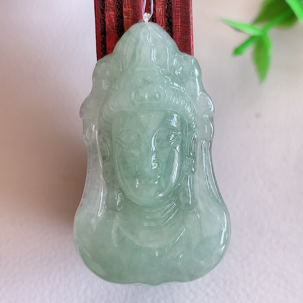 冰润精雕观音吊坠，法相端庄大气，工艺精湛，种色浓郁，细腻饱满冰润，种老水足，收藏佳品，佩戴大气  W49.31   尺寸：37.5-22.5-4.8mm