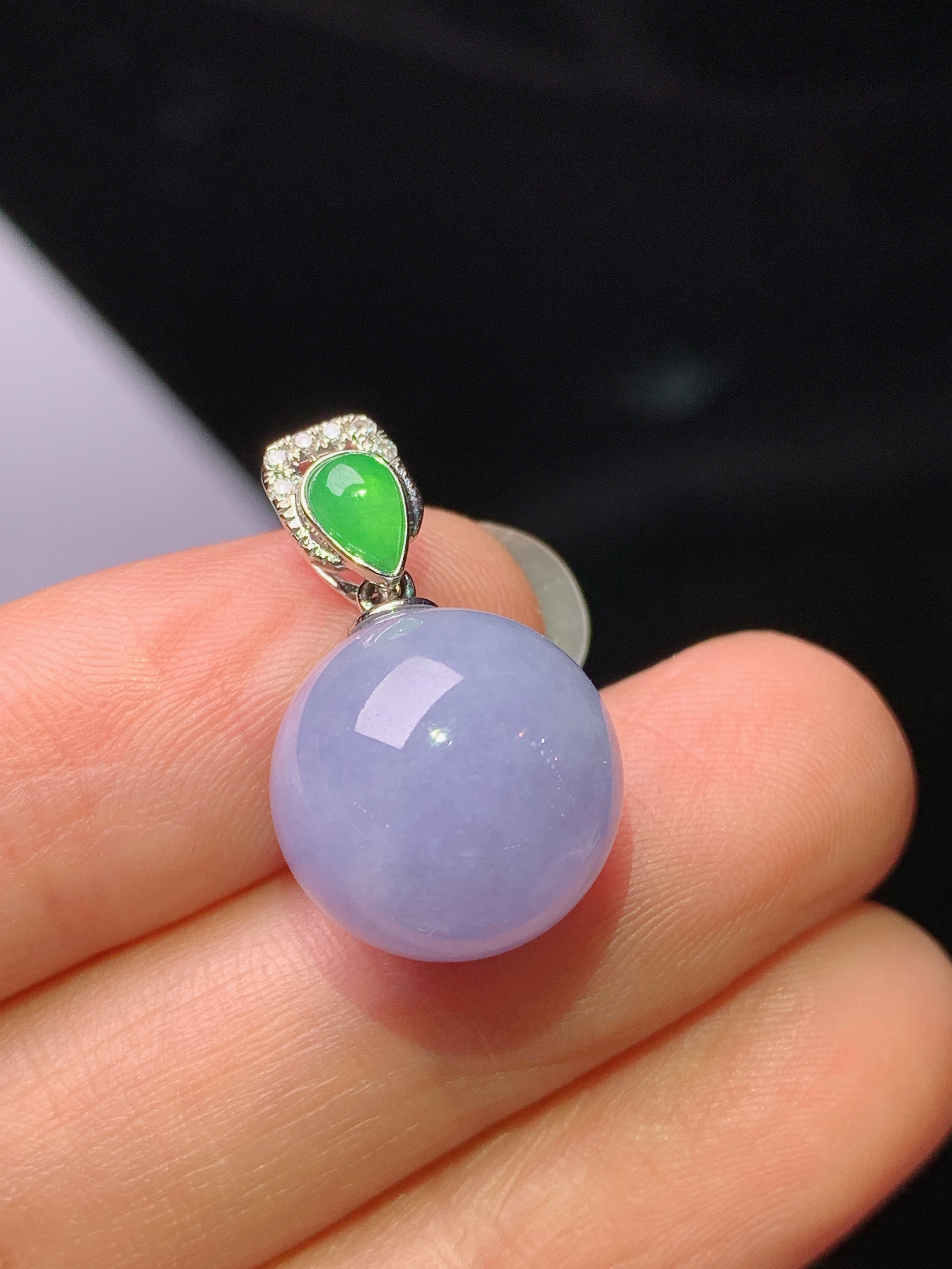 18k金钻镶嵌紫罗兰圆珠吊坠 玉质细腻 色泽艳丽清新 水润亮眼 整体尺寸22*13.3*j2