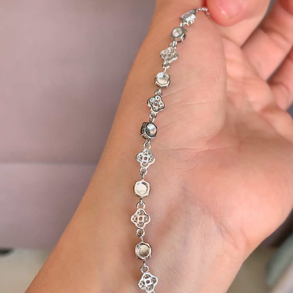 冰润满绿翡翠蛋面手链，水水润润，珠圆玉润，颜色鲜艳，妙明清净，清秀高雅，佩戴效果优雅迷人！性价比超值 W502.31  取一尺寸：5-3.8mm    裸石尺寸：5mm