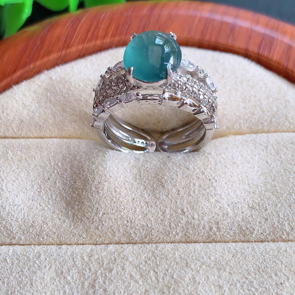 冰晴水精美环形翡翠戒指  玉质细腻  冰清玉润  飘花灵动  颜色漂亮  W502.31  内径尺寸