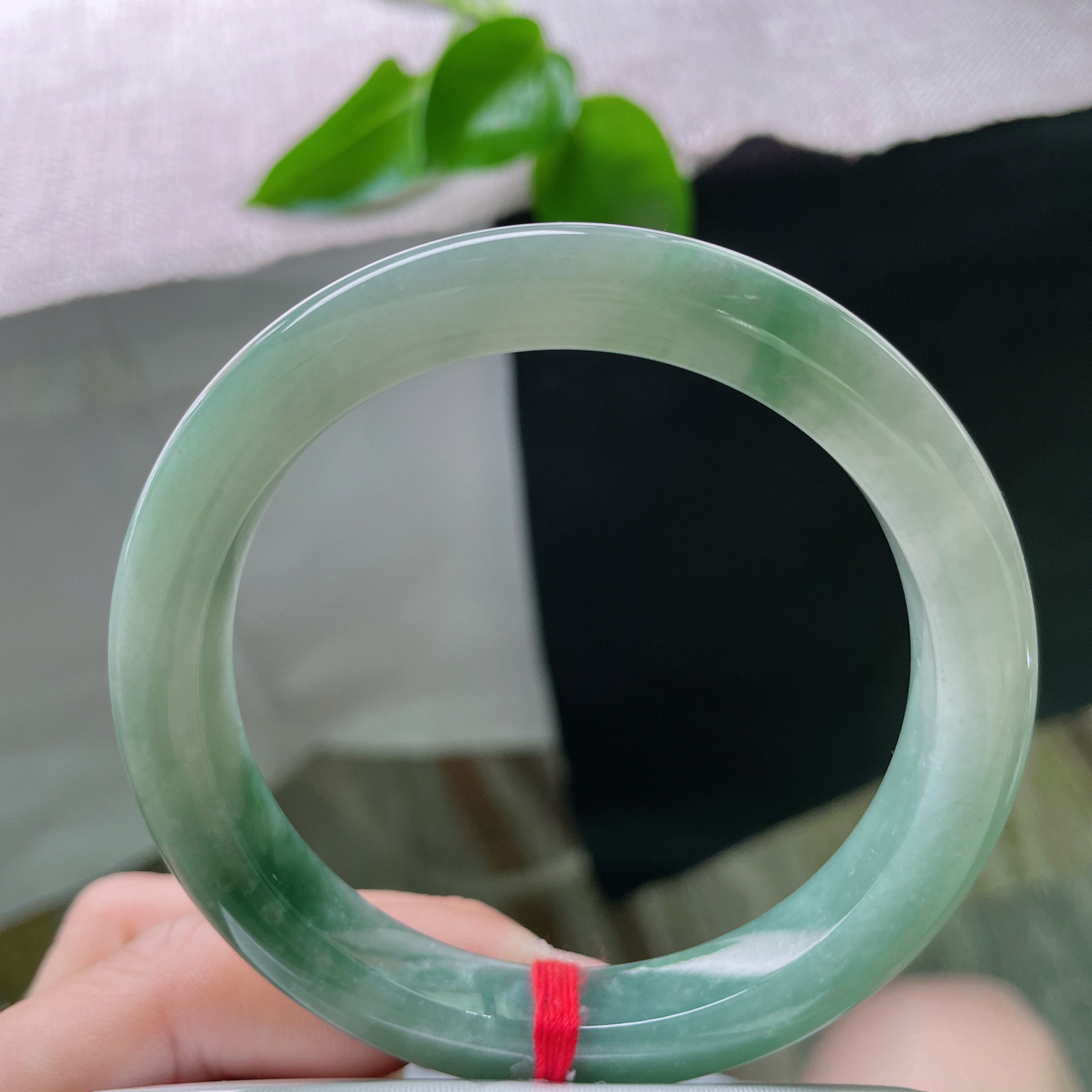 59.6/10.1/9油青正圈，窄条，水润细腻，沉稳贵气。