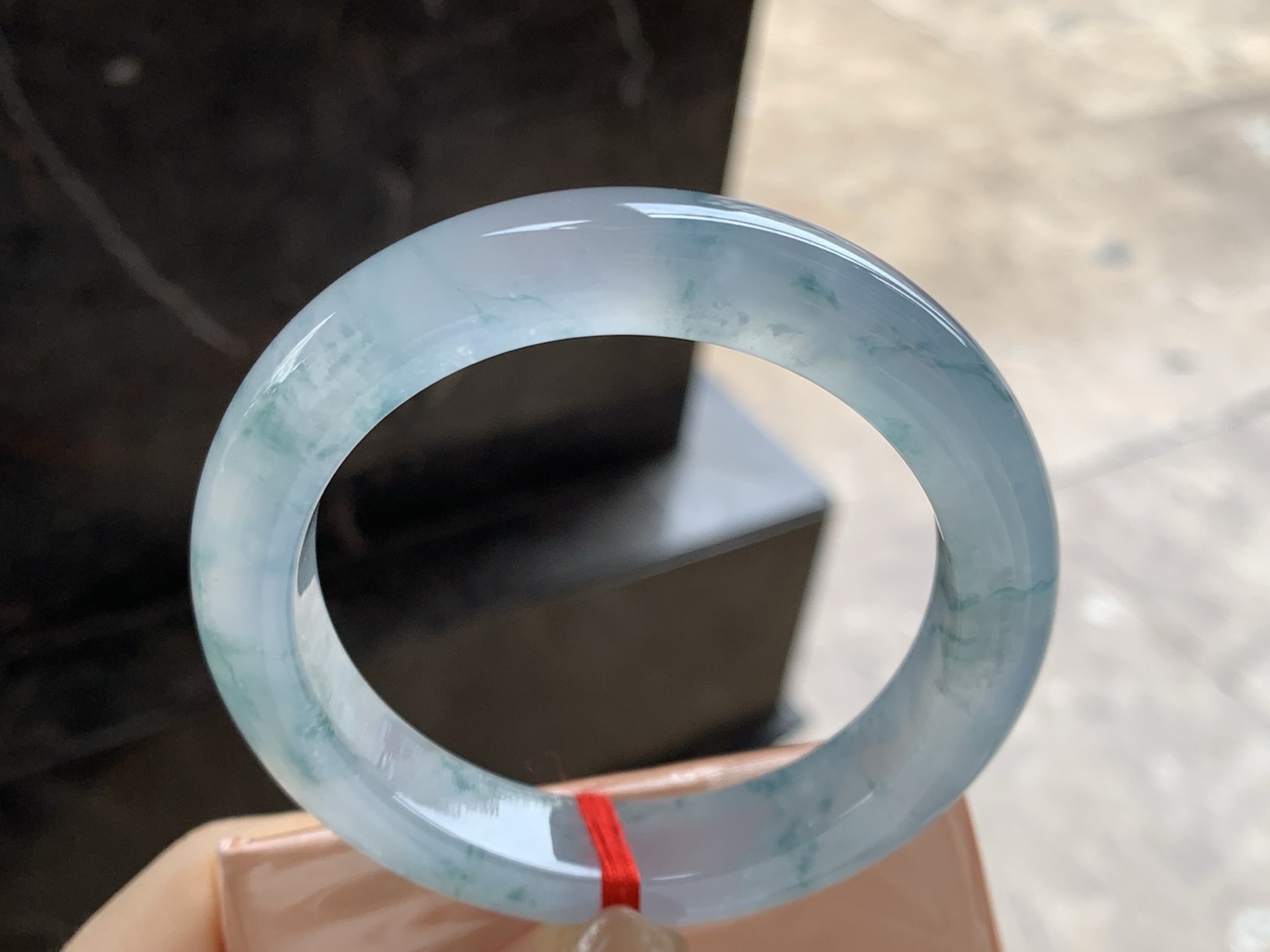 56-11.7-9.6

冰种飘花手镯^_^冰味十足～飘花点缀