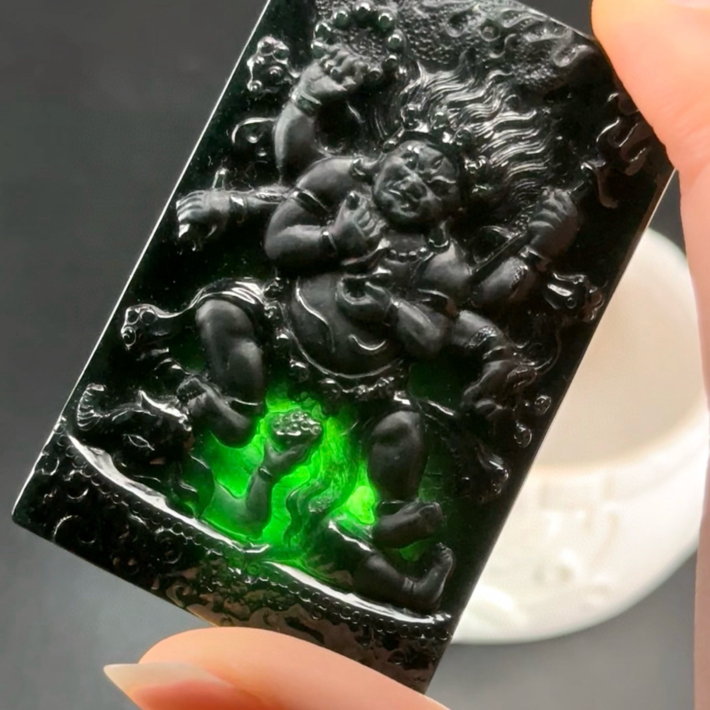 精品墨翠大黑天 种好色正 黑度极好 打灯通透 油性十足 尺寸58.3