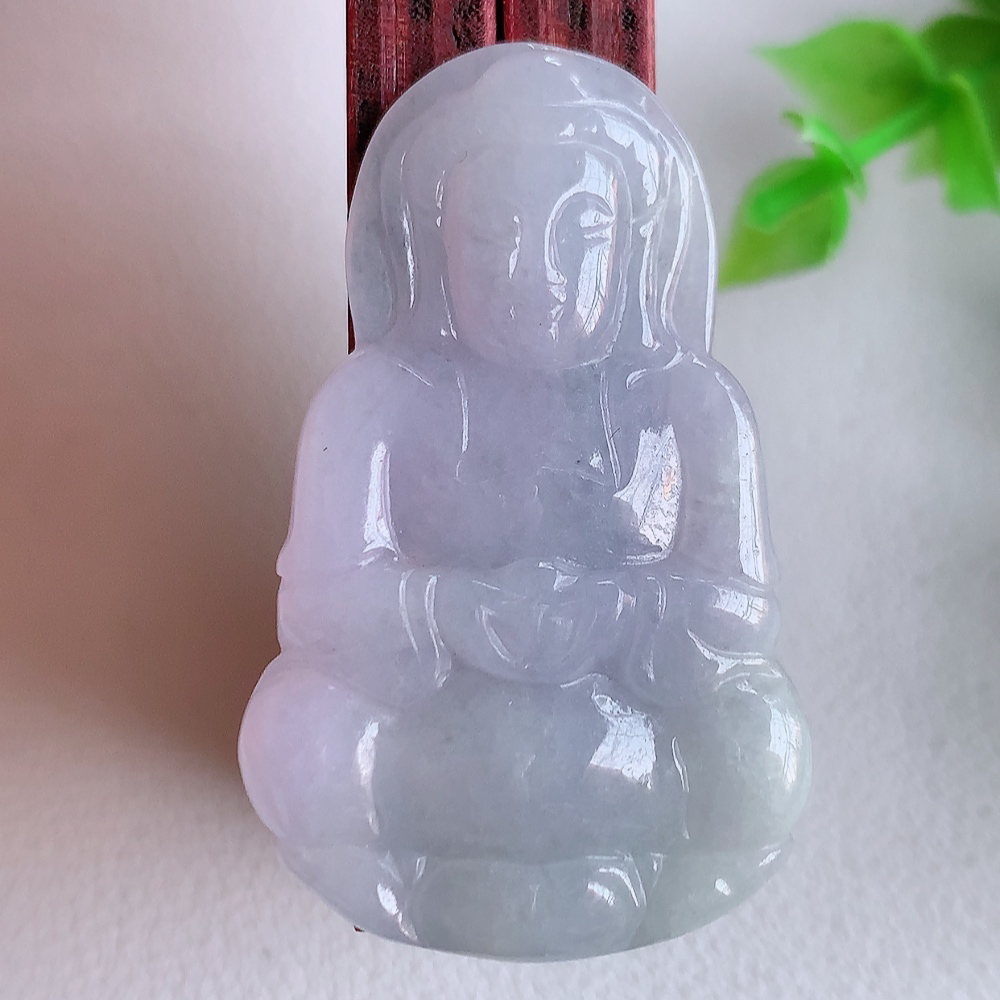 冰润紫罗兰精雕观音吊坠，法相端庄大气，工艺精湛，种色浓郁，细腻饱满冰润，种老水足，收藏佳品，佩戴大气