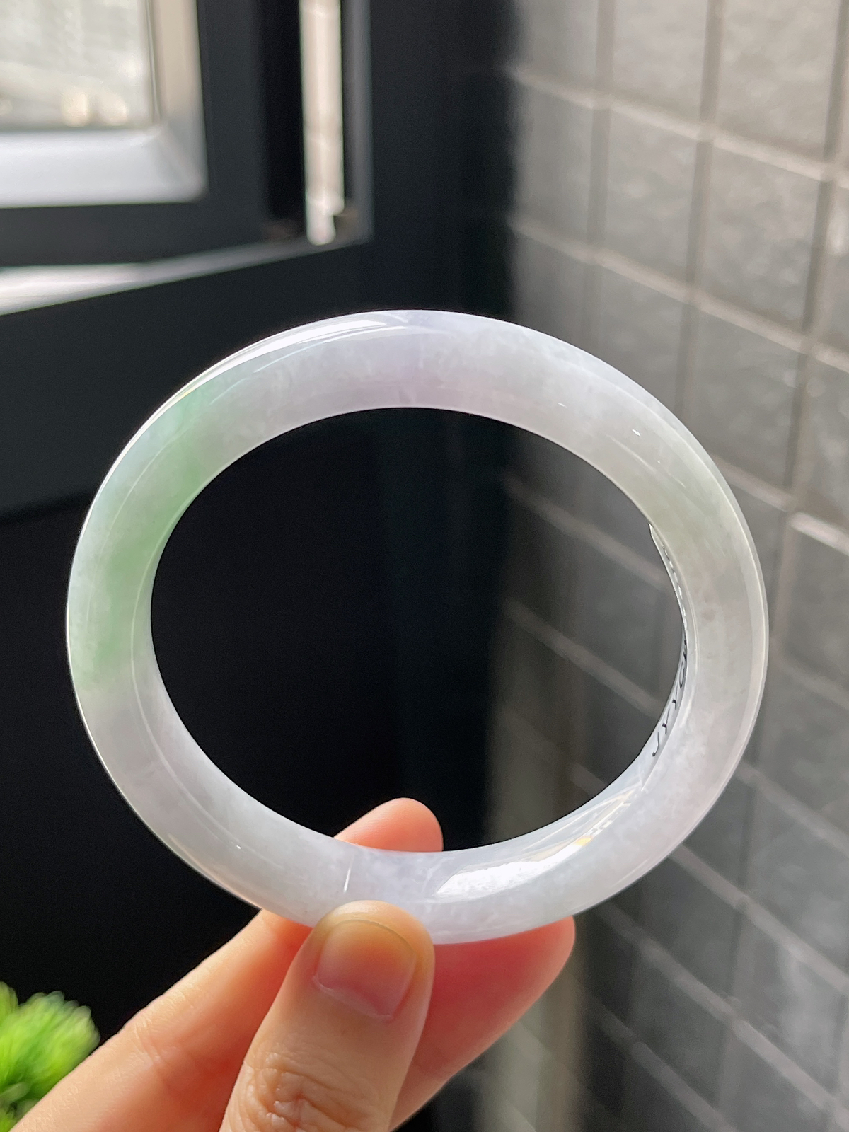 正圈59圈口，翡翠糯化种飘绿手镯