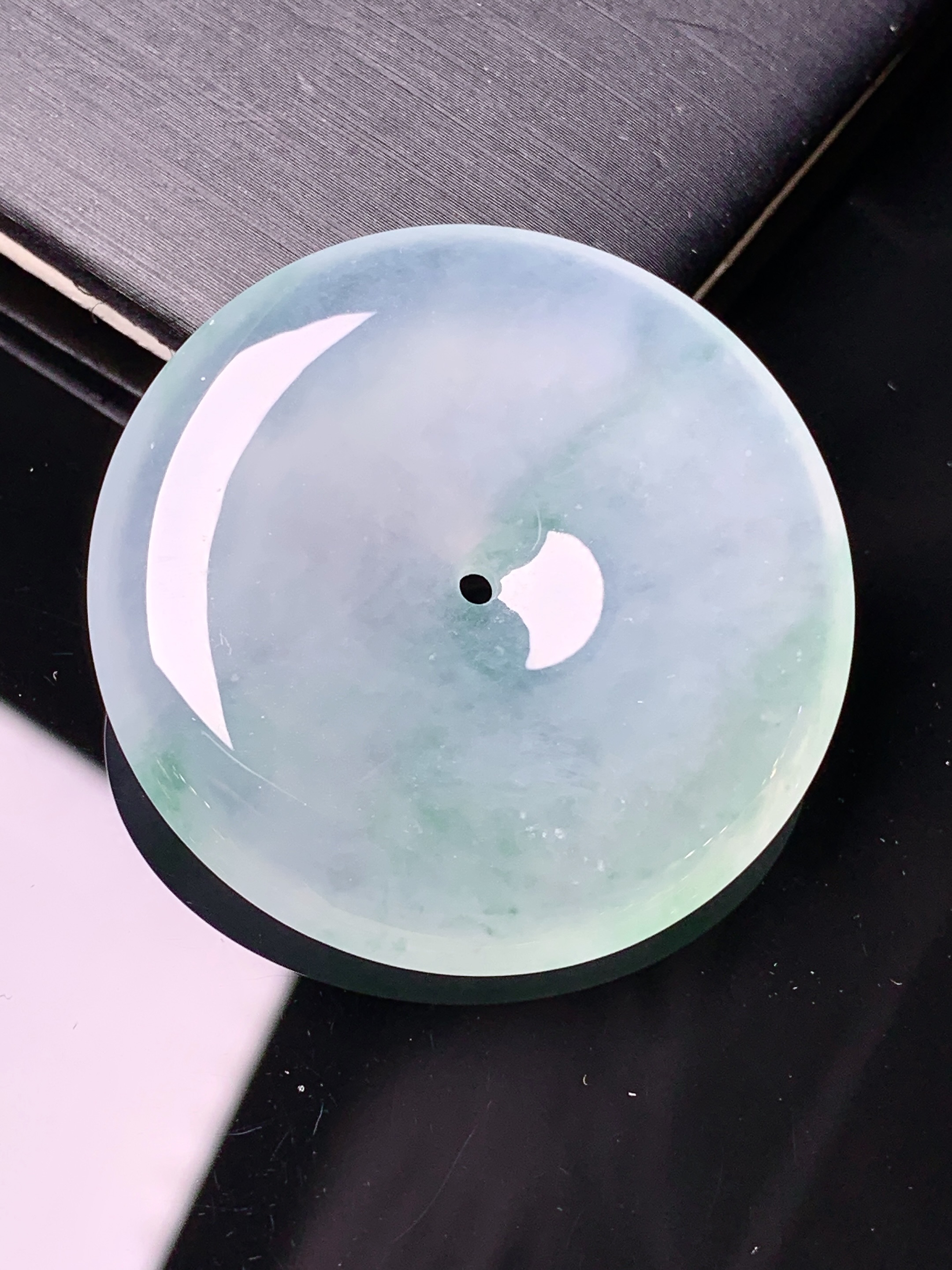 冰种平安扣吊坠 玉质细腻 色泽艳丽清新 水润亮眼 整体尺寸36.6*6.2x1