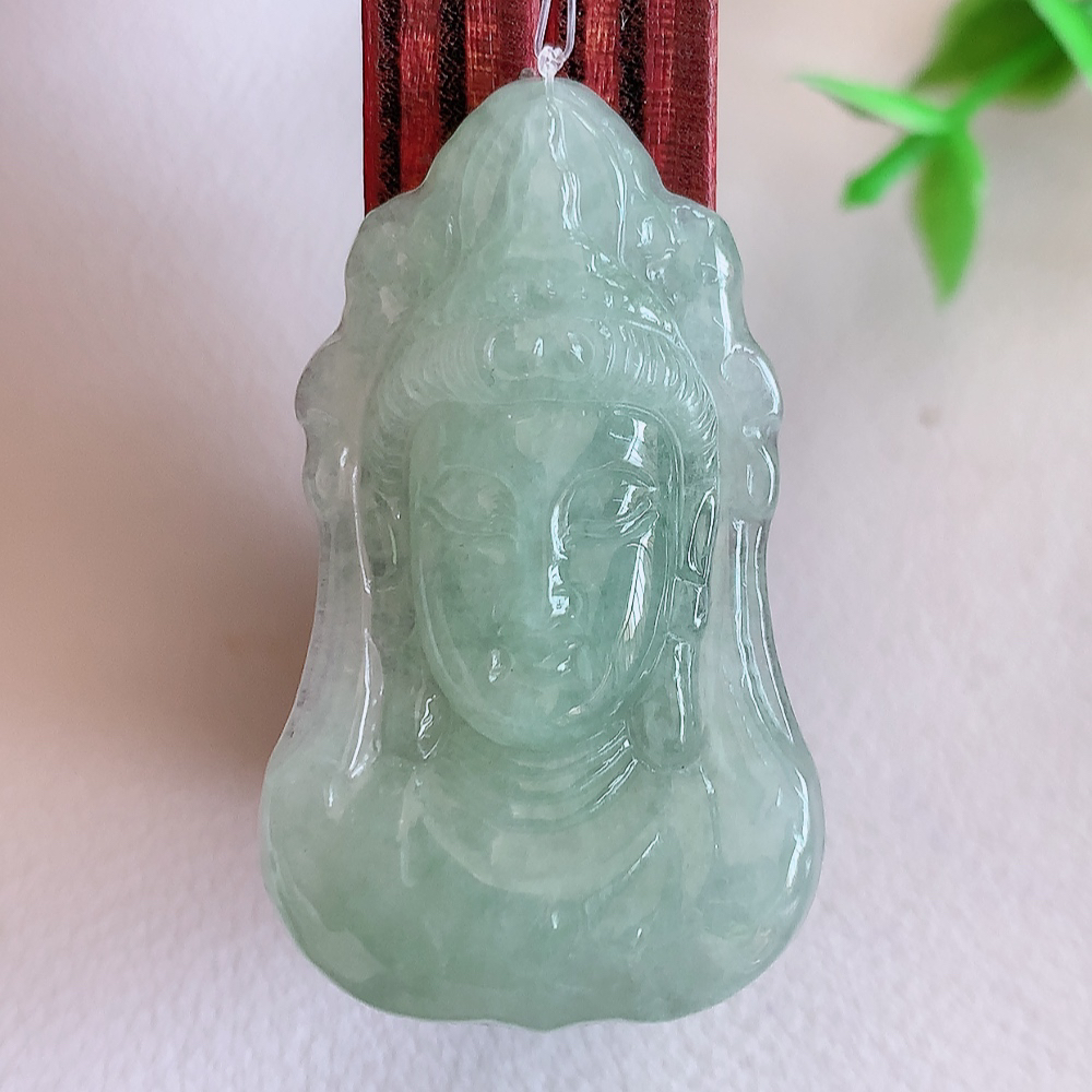 冰润精雕观音吊坠，法相端庄大气，工艺精湛，种色浓郁，细腻饱满冰润，种老水足，收藏佳品，佩戴大气  W49.31   尺寸：37.5-22.5-4.8mm