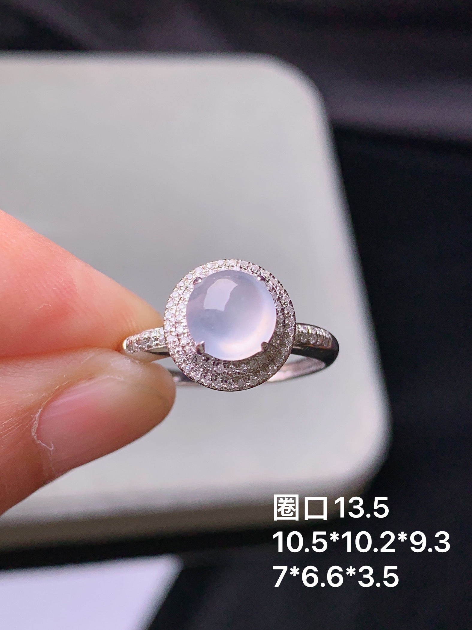 18k金钻镶嵌冰种蛋面戒指 玉质细腻 色泽艳丽清新 水润亮眼 圈口13.5 整体尺寸10.5*18.2*9.3j2
