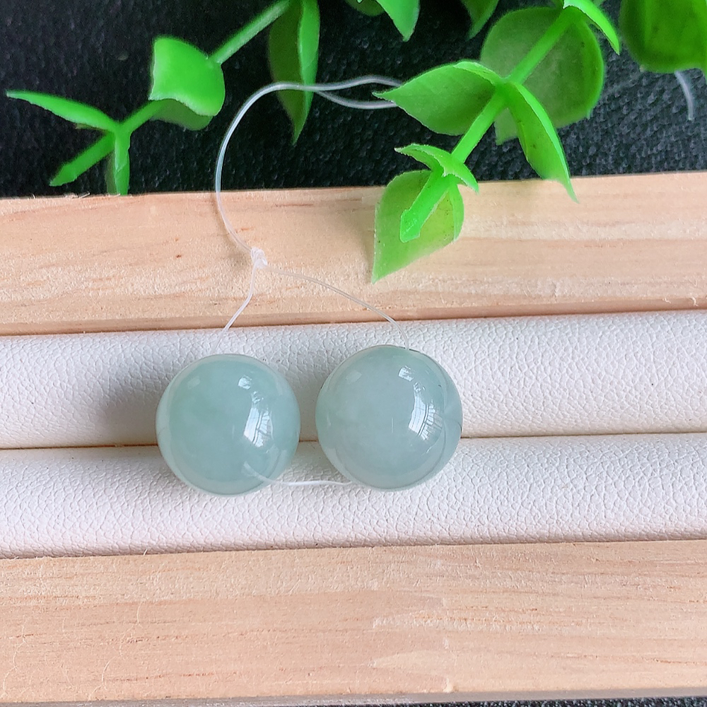 冰润转运珠翡翠吊坠，寓意“时来运转，财源滚滚” 寓意佳，紫气东来，颜色清爽，无纹裂，佩戴效果优雅迷人！性价比超值！W49.31  取一尺寸：11.6mm