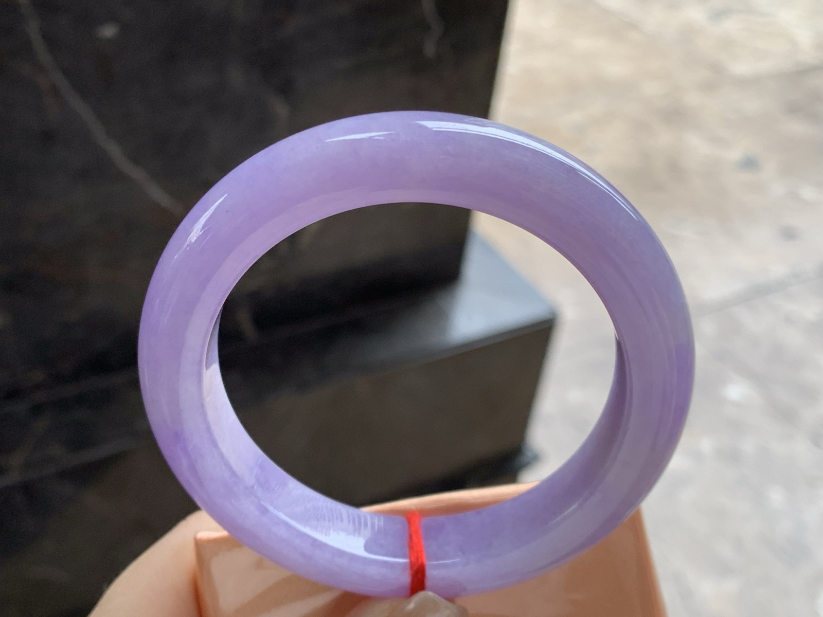 61-12.4-12.5

紫罗兰大圈口手镯^_^底子细腻 颜色浓郁漂亮