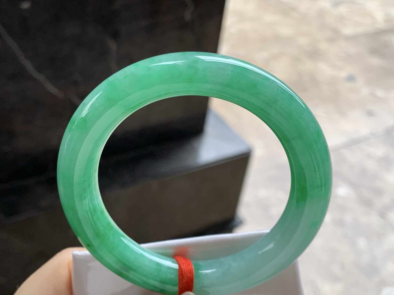 56-11.3

带色圆条手镯^_^肉质细腻 绿色浓郁大