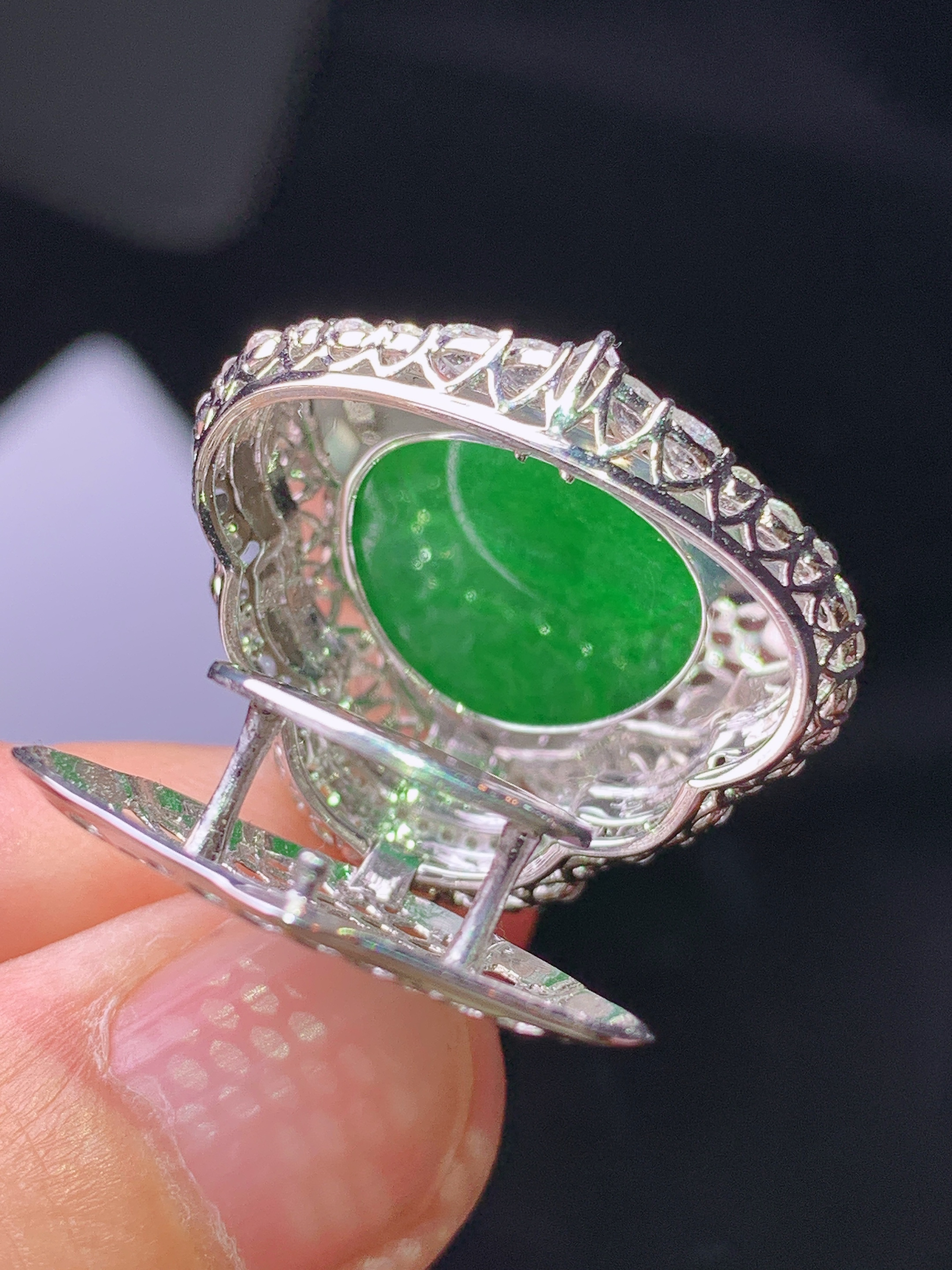 18k金钻镶嵌满绿佛公吊坠 玉质细腻 色泽艳丽清新 水润亮眼 整体尺寸29.2*24.5*8.7m5