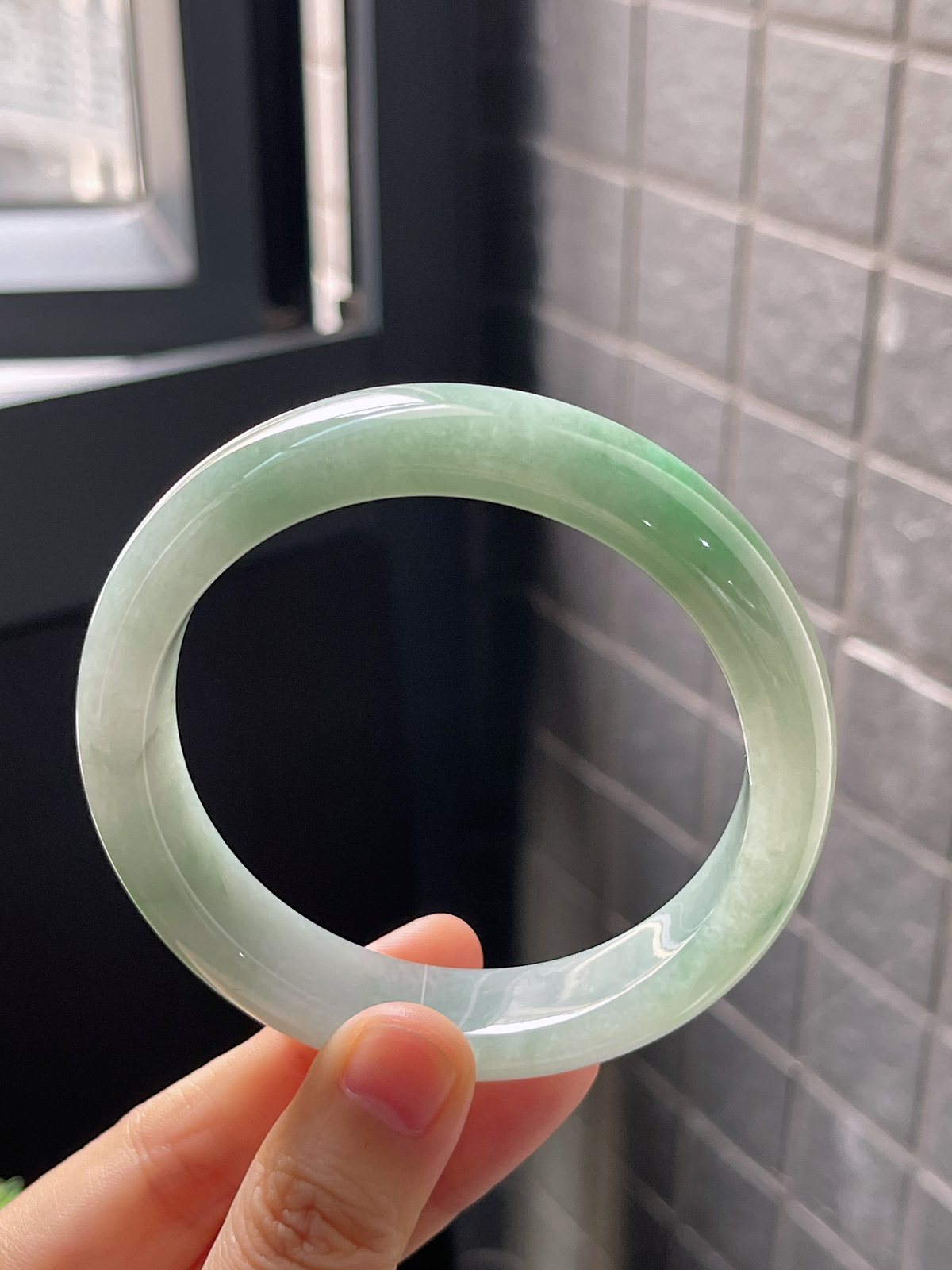 正圈59圈口，翡翠糯化种飘绿手镯