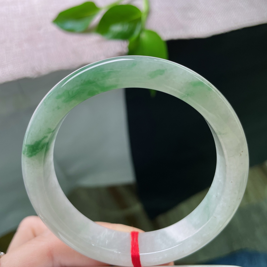 56.6/13.1/8.6，飘绿正圈，水头好，种老，翠色鲜活，充满活力和希望，洒金，ss50182a