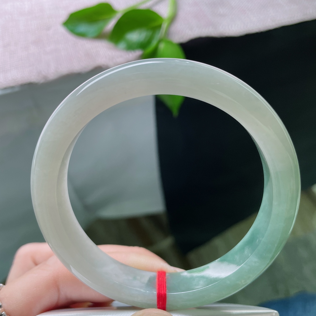 60.1/12.1/8.8，油绿底正圈，大圈口，水润细腻，天青色等烟雨，棉线，ss49707a