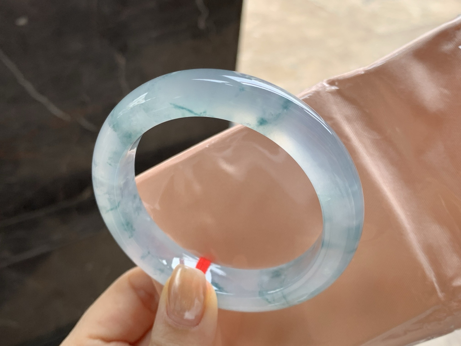 56-11.7-9.6

冰种飘花手镯^_^冰味十足～飘花点缀