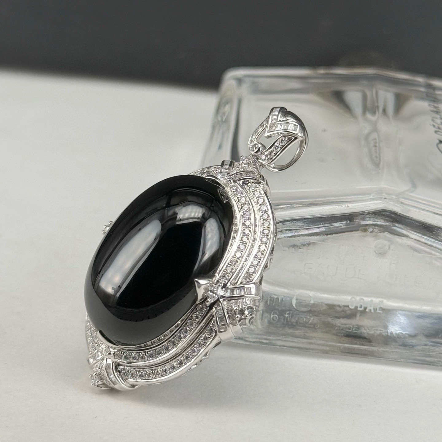 精品豪镶墨翠蛋面吊坠 种好色正 黑度极好 打灯通透 油性十足 尺寸27.5