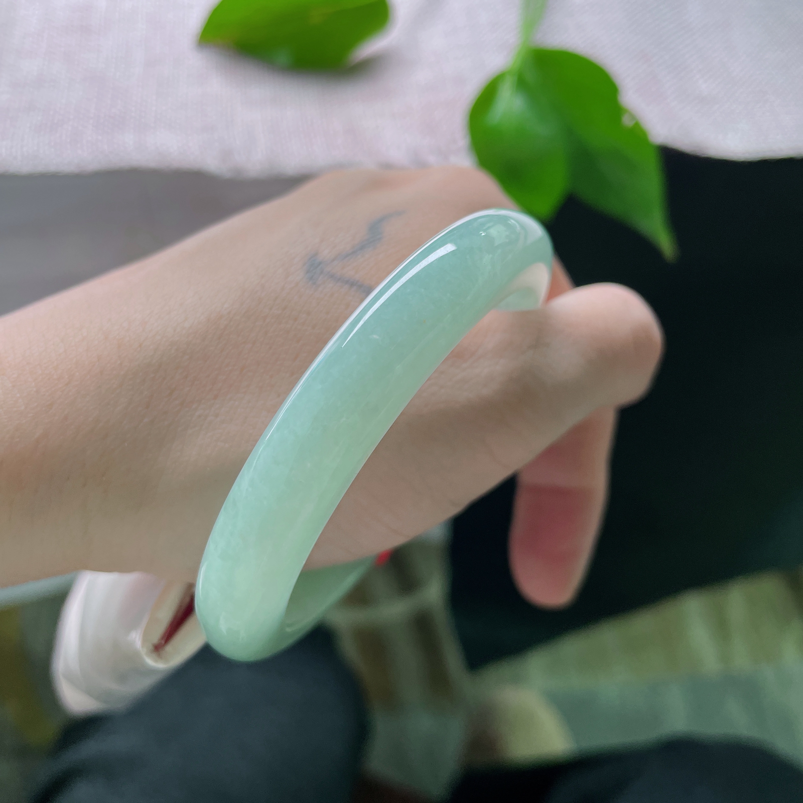 54.8/10.3/8.3，绿底正圈，色泽清丽，甜美，腕间生香，减龄必备，完美的。