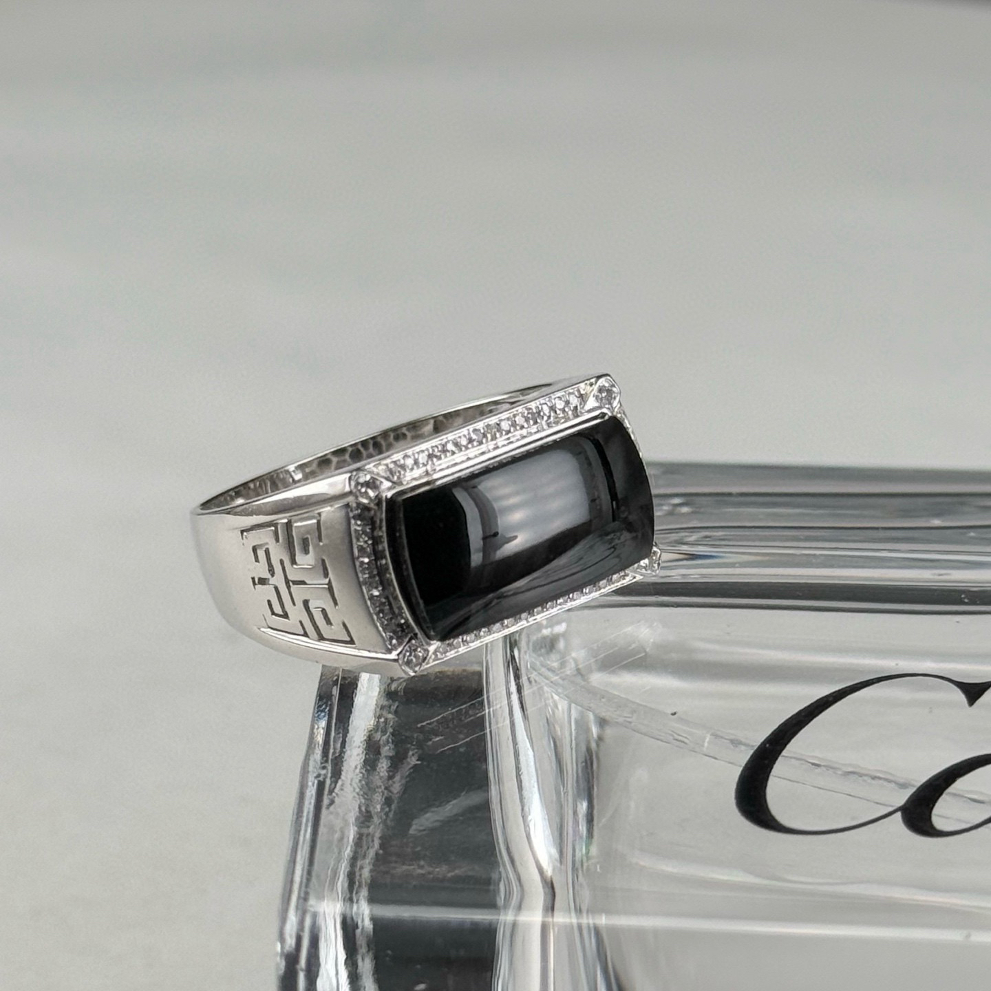 精品18k墨翠马鞍男戒 种好色正 黑度极好 打灯色正  尺寸14.9