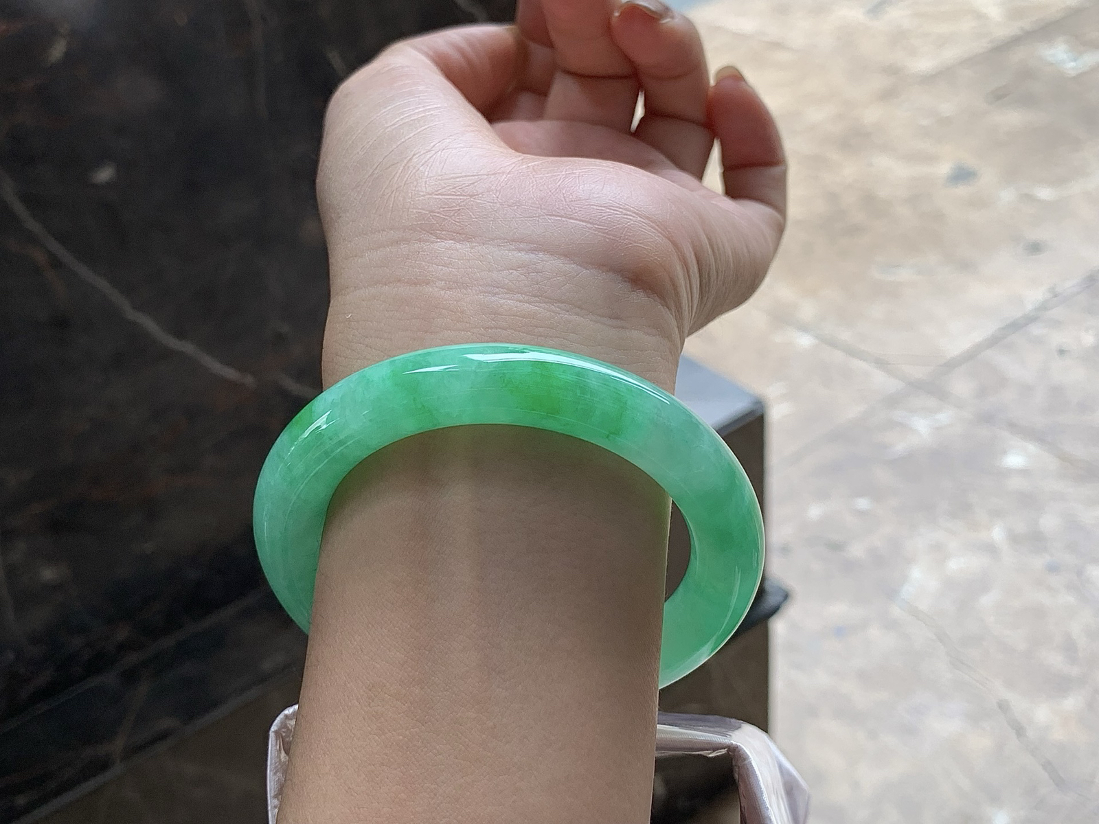 57-11.1

满色圆条手镯^_^ 颜色鲜艳浓郁～ 条形优秀 实物美丽