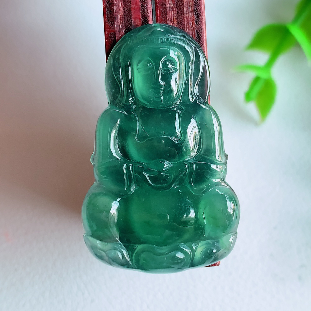 蓝冰精雕观音吊坠，法相端庄大气，工艺精湛，种色浓郁，细腻饱满冰润，种老水足，收藏佳品，佩戴大气  W01.31   尺寸：34.5-22-4.2mm