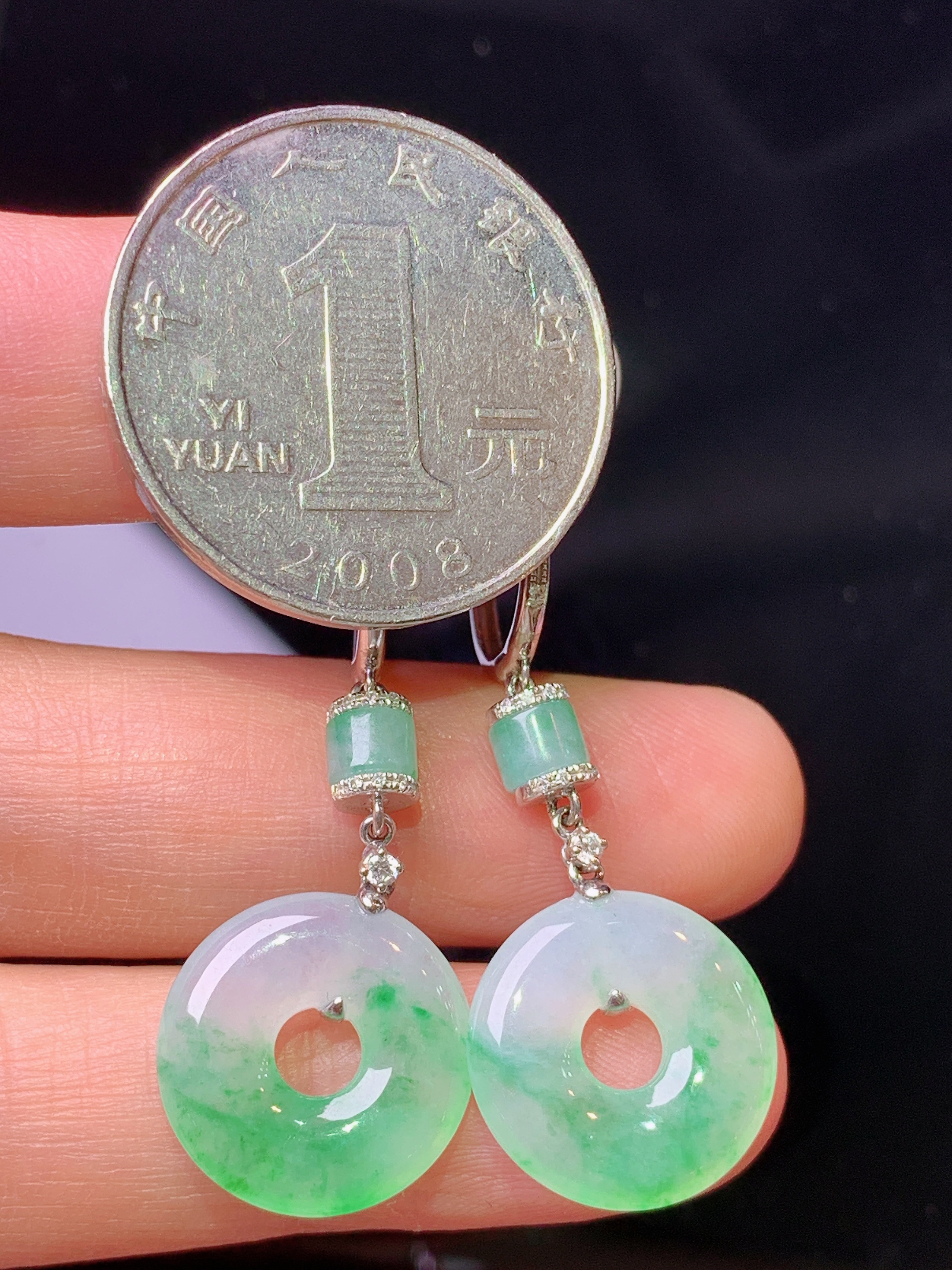 18k金钻镶嵌飘绿平安扣耳坠 玉质细腻 色泽艳丽清新 水润亮眼 整体尺寸35.5*14.6*3b1