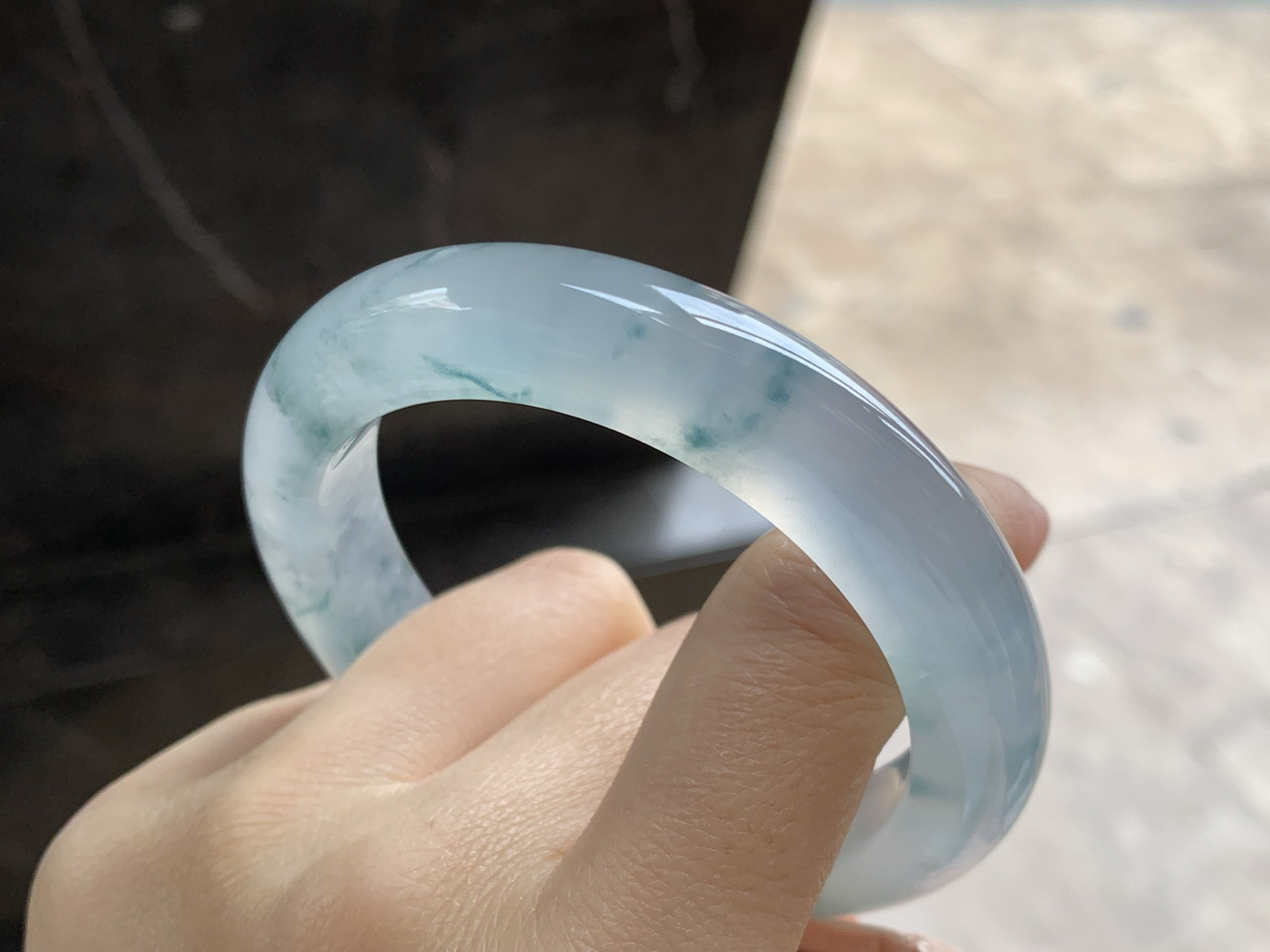 56-11.7-9.6

冰种飘花手镯^_^冰味十足～飘花点缀