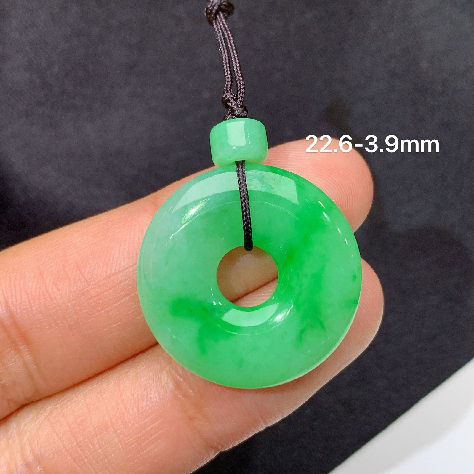 飘绿甜甜圈，镶嵌佳品，冰润色阳，玉质细腻，种水足，Xm 尺寸22.6*3.9