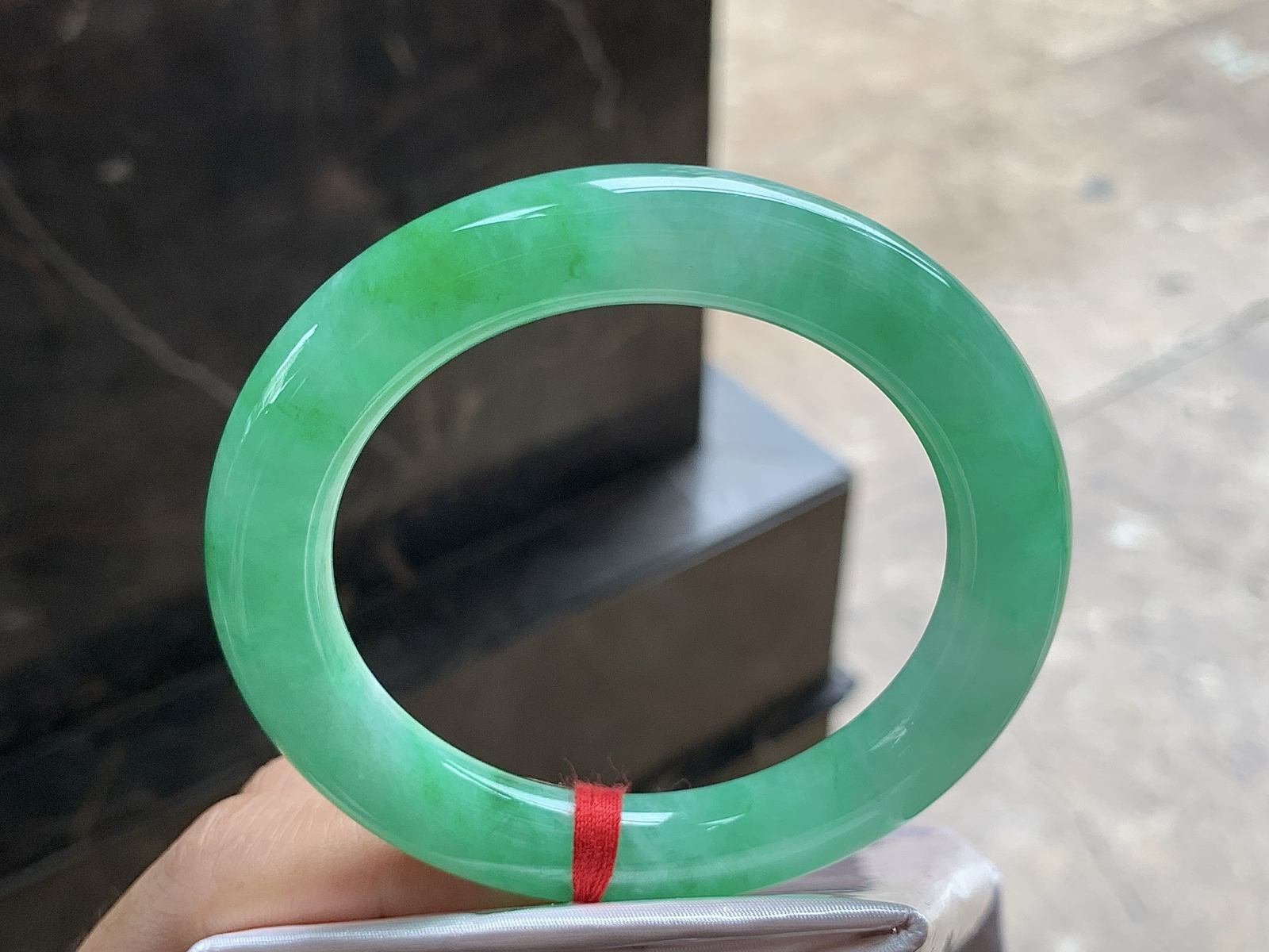 57-11.1

满色圆条手镯^_^ 颜色鲜艳浓郁～ 条形优秀 实物美丽