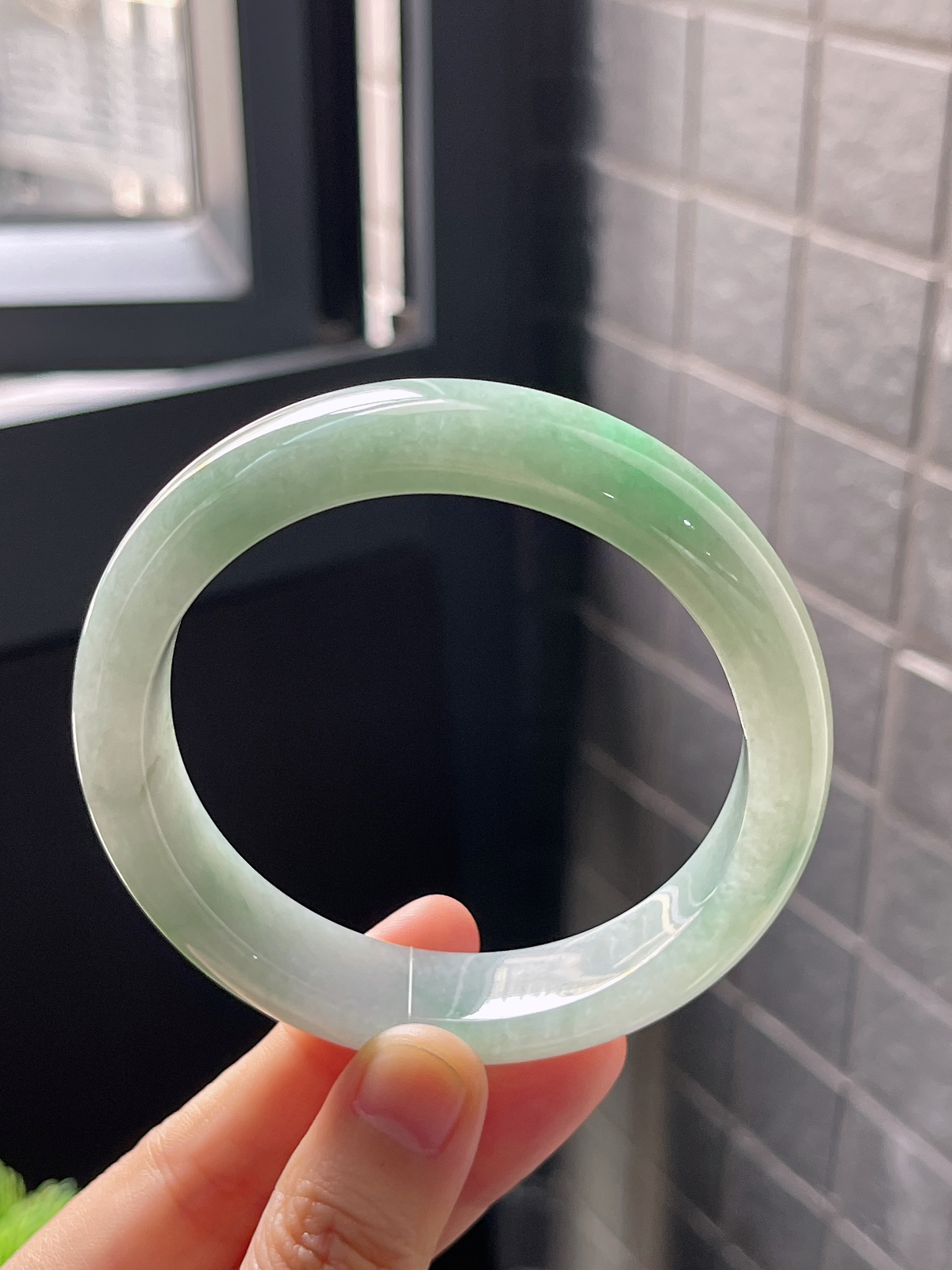 正圈59圈口，翡翠糯化种飘绿手镯