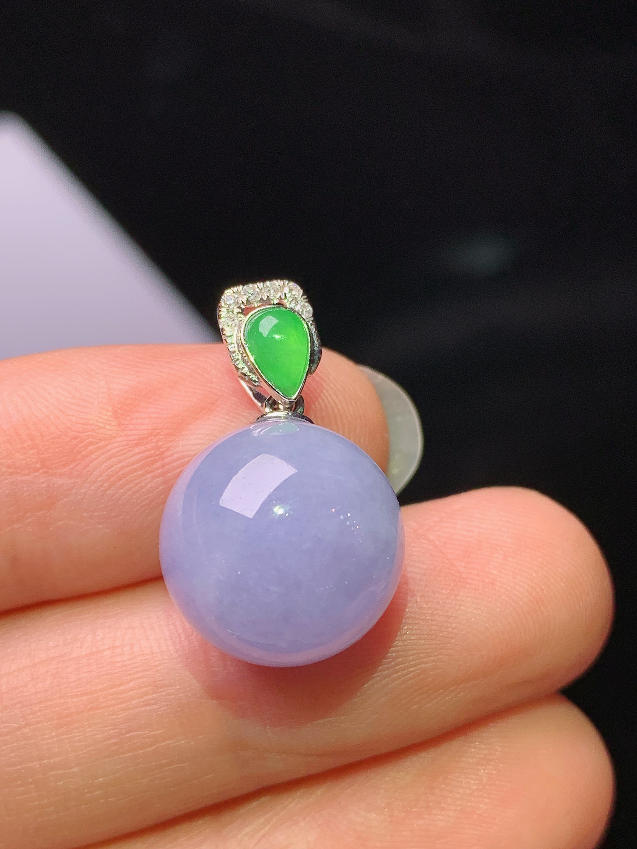 18k金钻镶嵌紫罗兰圆珠吊坠 玉质细腻 色泽艳丽清新 水润亮眼 整体尺寸22*13.3*j2